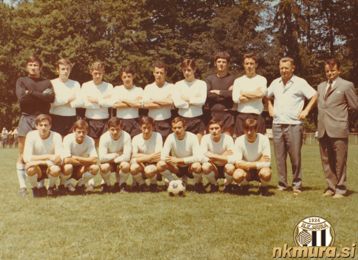 Mura leta 1970 - prvak slovenske nogometne lige in novi član II. jugoslovanske lige zahod. Stojijo od leve: Lazić, Puškarič, Kovač, Horvat, Koblencer, Posavec, Husar I, Satler, dr. Perkič (zdravnik), Zorec (trener). Čepijo: Vezjak, Nikolić, Košak, Martinuzzi, Kranjc, Tkalčec, Husar I. Mura leta 1970 - prvak slovenske nogometne lige in novi član II. jugoslovanske lige zahod. Stojijo od leve: Lazić, Puškarič, Kovač, Horvat, Koblencer, Posavec, Husar I, Satler, dr. Perkič (zdravnik), Zorec (trener). Čepijo: Vezjak, Nikolić, Košak, Martinuzzi, Kranjc, Tkalčec, Husar I.
