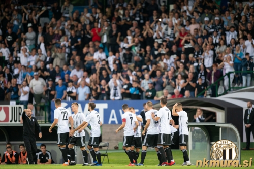 Tribune stadiona Fazanerija so pokale po šivih. Tribune stadiona Fazanerija so pokale po šivih.
