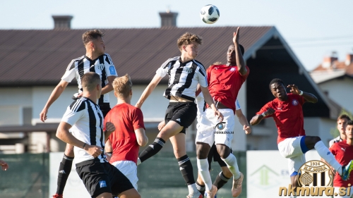 Predložek v kazenski prostor Pyunika. Skočila sta Bošković in Cipot. Predložek v kazenski prostor Pyunika. Skočila sta Bošković in Cipot.
