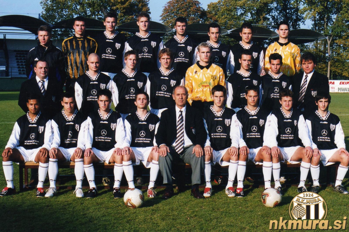 NK Mura U19 v sezoni 2003/2004. Zgornja vrsta (od leve proti desni): Jani Lipič, Darko Prša, Damjan Gjergjek, Mario Zlatar, Mitja Kosi, Blaž Kous, Primož Smolkovič, Damjan Vuzem.
Srednja vrsta: Jože Kulčar (tehnični vodja), Goran Šnajder, Damjan Grah, Iztok Maučec, Danijel Frčko, Mitja Mlinarič, Danijel Grah, Milan Varga (tehnični vodja).
Spodnja vrsta: Smiljan Leandres, Kristjan Kulčar, Davorin Lainšček, Matej Kuronja, Slobodan Đurić (trener), Bojan Fajfar, Luka Ivanič, Leon Horvat, Matej Ficko.
V sezoni 2003/2004 so mladinci osvojili 4. mesto na lestvici 1. mladinske nogometne lige. V pokalnem tekmovanju so izpadli v polfinalu proti Mariboru. NK Mura U19 v sezoni 2003/2004. Zgornja vrsta (od leve proti desni): Jani Lipič, Darko Prša, Damjan Gjergjek, Mario Zlatar, Mitja Kosi, Blaž Kous, Primož Smolkovič, Damjan Vuzem.
Srednja vrsta: Jože Kulčar (tehnični vodja), Goran Šnajder, Damjan Grah, Iztok Maučec, Danijel Frčko, Mitja Mlinarič, Danijel Grah, Milan Varga (tehnični vodja).
Spodnja vrsta: Smiljan Leandres, Kristjan Kulčar, Davorin Lainšček, Matej Kuronja, Slobodan Đurić (trener), Bojan Fajfar, Luka Ivanič, Leon Horvat, Matej Ficko.
V sezoni 2003/2004 so mladinci osvojili 4. mesto na lestvici 1. mladinske nogometne lige. V pokalnem tekmovanju so izpadli v polfinalu proti Mariboru.