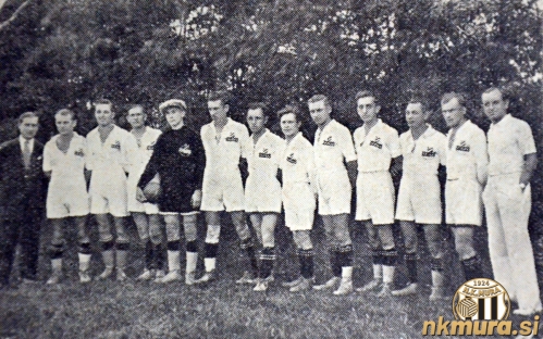 Moštvo SK Mure leta 1934. Stojijo (od leve): Josip Turk (referent Mure), Turk II, Turk III, Štefan Čagran, Josip Kos, Nikolaj Horvat, Josip Videnšek, Geza Vogrinčič, Ivan Debelak, D. Kardoš, Ivo Kardoš, Anton Novak in Peterka (vir fotografije: Vestnik, 3. septembra 1964). Moštvo SK Mure leta 1934. Stojijo (od leve): Josip Turk (referent Mure), Turk II, Turk III, Štefan Čagran, Josip Kos, Nikolaj Horvat, Josip Videnšek, Geza Vogrinčič, Ivan Debelak, D. Kardoš, Ivo Kardoš, Anton Novak in Peterka (vir fotografije: Vestnik, 3. septembra 1964).