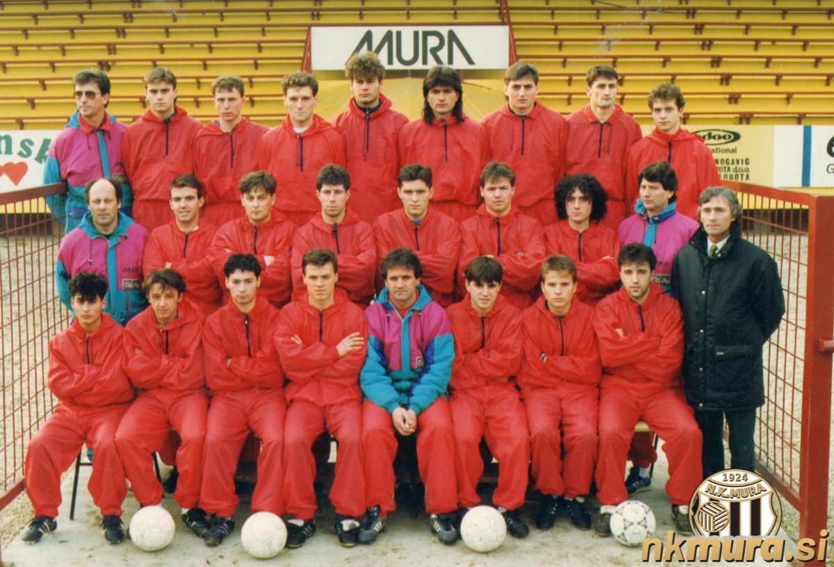 Mura spomladi 1992. Zgornja vrsta (od leve): dr. Korošec (zdravnik), Kelenc, Belec, Posavac, Berendijaš, Kukić, Černjavič, Vicković, Ivančič. Srednja vrsta: Koblencer (pomočnik trenerja), Prekazi, Petričević, Vori, Zetić, Dervarič, Kozar, Gavrilović (pomočnik trenerja), Tkalčec (tehnični vodja). Sedijo: Kokaš, Baranja, Cener, Kovačić, Prašnikar (glavni trener), Krančič, Zver, Granov. Mura spomladi 1992. Zgornja vrsta (od leve): dr. Korošec (zdravnik), Kelenc, Belec, Posavac, Berendijaš, Kukić, Černjavič, Vicković, Ivančič. Srednja vrsta: Koblencer (pomočnik trenerja), Prekazi, Petričević, Vori, Zetić, Dervarič, Kozar, Gavrilović (pomočnik trenerja), Tkalčec (tehnični vodja). Sedijo: Kokaš, Baranja, Cener, Kovačić, Prašnikar (glavni trener), Krančič, Zver, Granov.