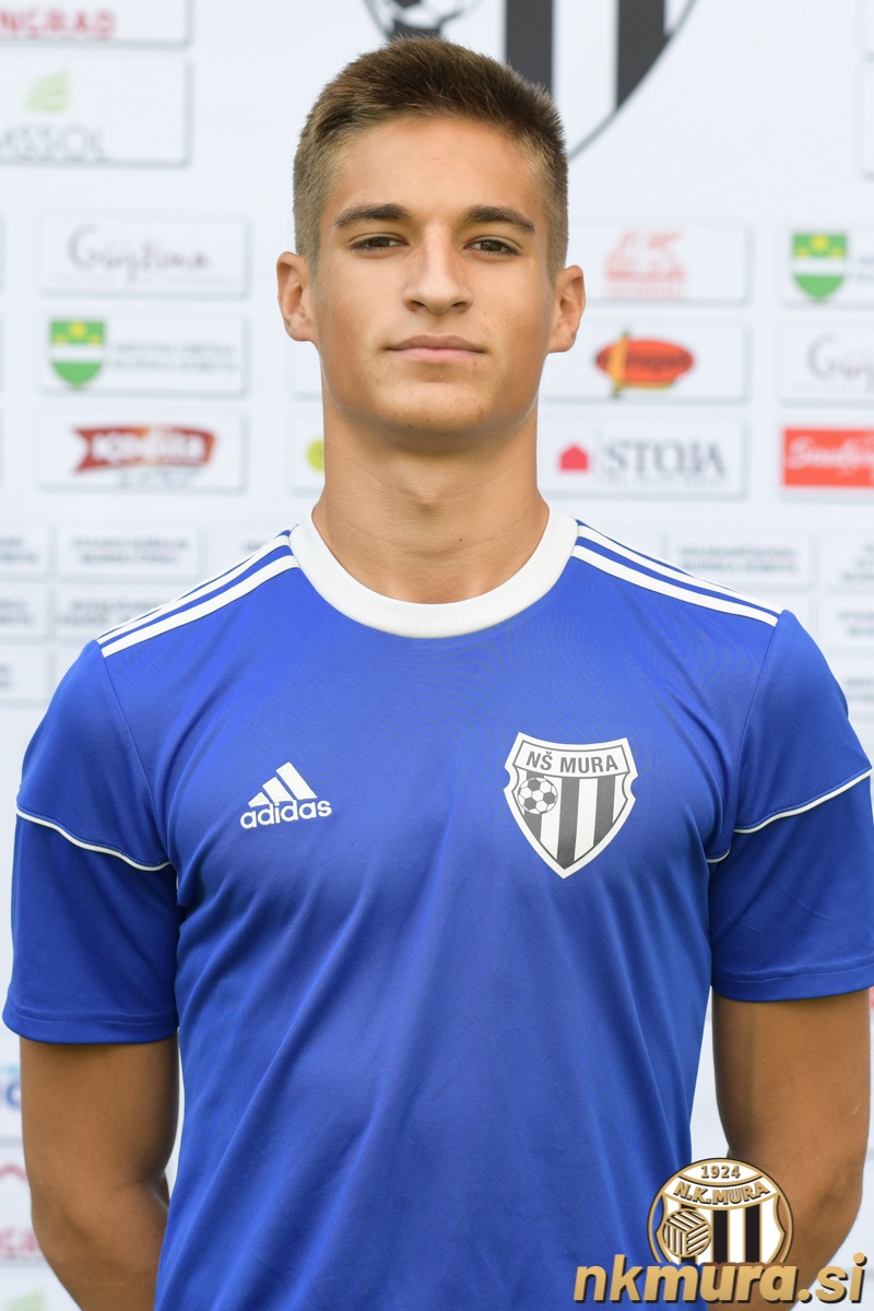 Dušan Gyergyek, ko je bil član mladinske ekipe Mure. Dušan Gyergyek, ko je bil član mladinske ekipe Mure.