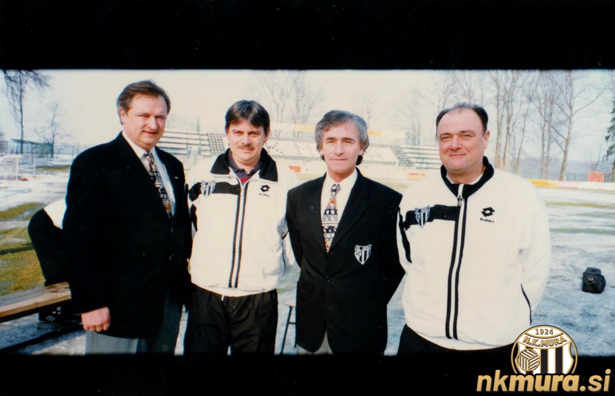 Ervin Kerčmar (direktor), Mirko Škalič (pomočnik trenerja), Zlatko Tkalčec (tehnični vodja ekipa) in Petar Nadoveza (trener) v sezoni 1996/1997. Ervin Kerčmar (direktor), Mirko Škalič (pomočnik trenerja), Zlatko Tkalčec (tehnični vodja ekipa) in Petar Nadoveza (trener) v sezoni 1996/1997.
