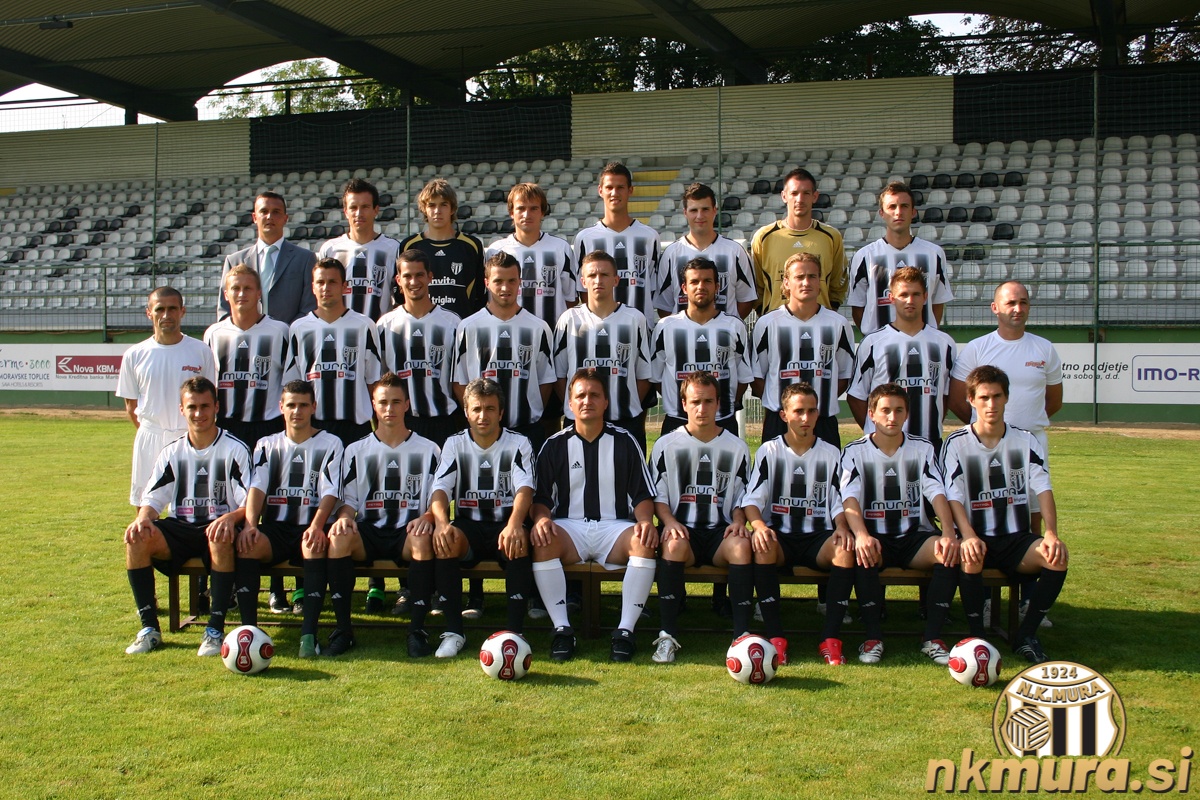 Mura 05 jeseni 2007. Zgoraj od leve: Goran Gutalj (direktor), Tomaž Toplak, Filip Gačevski, Branislav Škara, Marko Balažic, Daniel Cifer, Boštjan Kamnik, Žiga Kljajič. Sredina: Jože Janža (fizioterapevt), Darjan Slavic, Vojko Horvat, Mihael Ivanič, Marko Gobec, Marko Kramberger, Milidrag Marič, Peter Plošnik, Dejan Sreš, Leonardo Zajmi (fizioterapevt). Spodnja vrsta: Marko Lapoši, Jernej Janža, Dejan Benkič, Kliton Bozgo, Edin Osmanovič (trener), Blaž Krauthaker, Danilo Šiško, Miran Bencik, Bojan Fajfar. Mura 05 jeseni 2007. Zgoraj od leve: Goran Gutalj (direktor), Tomaž Toplak, Filip Gačevski, Branislav Škara, Marko Balažic, Daniel Cifer, Boštjan Kamnik, Žiga Kljajič. Sredina: Jože Janža (fizioterapevt), Darjan Slavic, Vojko Horvat, Mihael Ivanič, Marko Gobec, Marko Kramberger, Milidrag Marič, Peter Plošnik, Dejan Sreš, Leonardo Zajmi (fizioterapevt). Spodnja vrsta: Marko Lapoši, Jernej Janža, Dejan Benkič, Kliton Bozgo, Edin Osmanovič (trener), Blaž Krauthaker, Danilo Šiško, Miran Bencik, Bojan Fajfar.