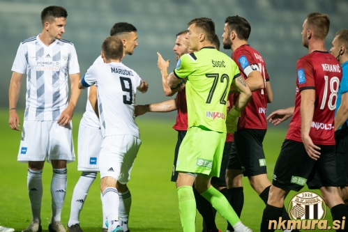 Prerivanje v kazenskem prostoru Tabora. Od leve: Luka Šušnjara, Staniša Mandić in Matic Maruško.