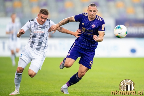 Luka Bobičanec v dvoboju z nekdanjim igralcem Mure, Špirom Peričićem. Luka Bobičanec v dvoboju z nekdanjim igralcem Mure, Špirom Peričićem.