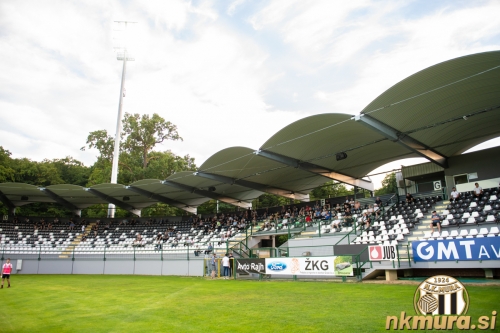 Tribune Fazanerije so bile odprte za imetnike sezonskih vstopnic. Tribune Fazanerije so bile odprte za imetnike sezonskih vstopnic.
