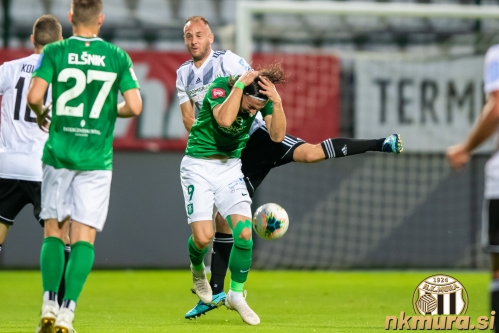 Matic Maruško in Ante Vukušić. Akcijo spremljata Kouter in Elšnik. Matic Maruško in Ante Vukušić. Akcijo spremljata Kouter in Elšnik.