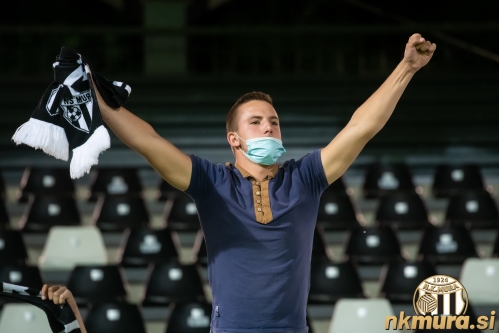 Podpora s tribun. Podpora s tribun.