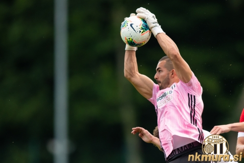 Tudi proti Aluminiju je gol Mure branil Matko Obradović. Tudi proti Aluminiju je gol Mure branil Matko Obradović.