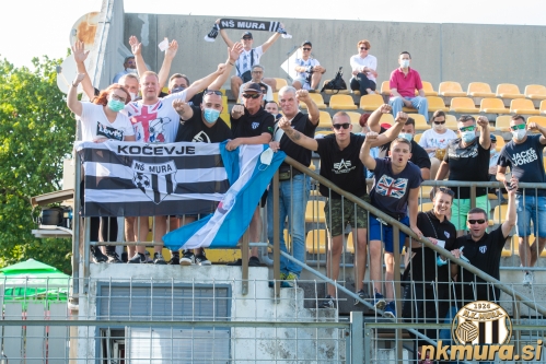 Muraši so imeli na tribunah v Sežani številčno podporo iz različnih krajev Slovenije Muraši so imeli na tribunah v Sežani številčno podporo iz različnih krajev Slovenije
