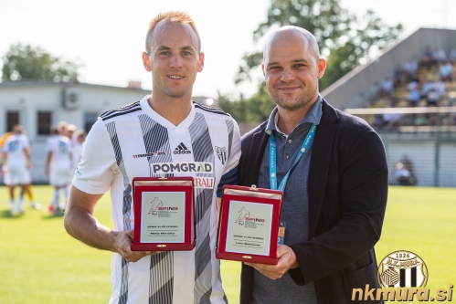 Priznanje za izjemno sezono sta prejela Matic Maruško in Luka Bobičanec, ki sta bila v izboru SPINS izbrana v najboljšo enajsterico sezone Prve lige Telekom Slovenije 2020/2021 Priznanje za izjemno sezono sta prejela Matic Maruško in Luka Bobičanec, ki sta bila v izboru SPINS izbrana v najboljšo enajsterico sezone Prve lige Telekom Slovenije 2020/2021
