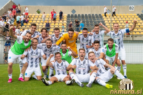 Z golom Karničnika v zadnji minuti tekme so muraši zmagali v Sežani in istočasno osvojili končno četrto mesto na lestvici v sezoni 2020/2021 Z golom Karničnika v zadnji minuti tekme so muraši zmagali v Sežani in istočasno osvojili končno četrto mesto na lestvici v sezoni 2020/2021