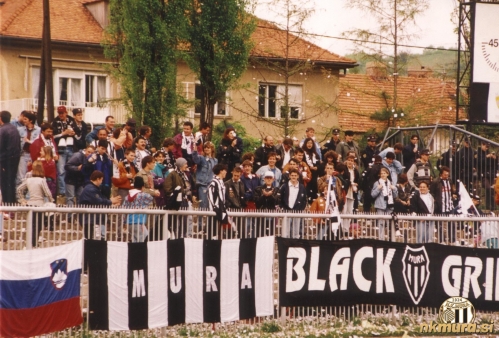 Črno-bele so bodrili tudi Black Gringosi. Črno-bele so bodrili tudi Black Gringosi.