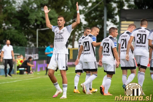Veselje po doseženem zadetku Andrije Filipovića. Od leve: Andrija Filipović, Nino Kouter, Tomi Horvat, Klemen Šturm, Žan Karničnik in Jan Gorenc. Veselje po doseženem zadetku Andrije Filipovića. Od leve: Andrija Filipović, Nino Kouter, Tomi Horvat, Klemen Šturm, Žan Karničnik in Jan Gorenc.