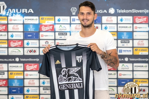 Dragan Lovrič je podpisal triletno pogodbo z Muro. Dragan Lovrič je podpisal triletno pogodbo z Muro.
