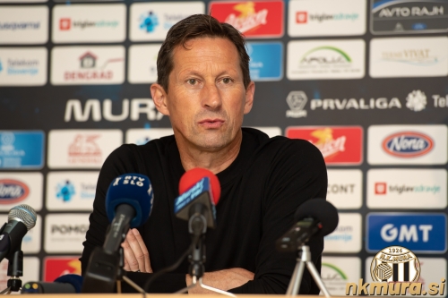 Trener PSV-ja, Roger Schmidt.