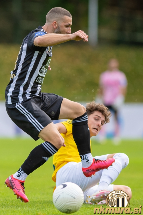 Reprezentant v murinem dresu, Nino Kouter in Žan Trontelj. Reprezentant v murinem dresu, Nino Kouter in Žan Trontelj.