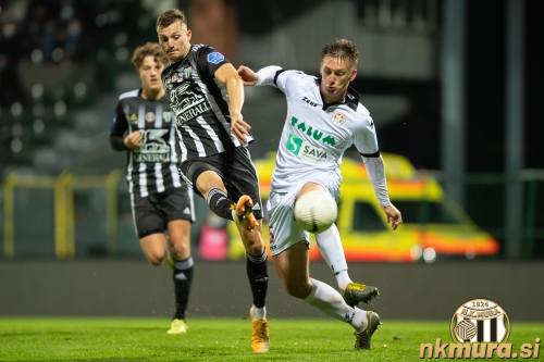 Kevin Žižek v dvoboju z Luko Petkom. Kevin Žižek v dvoboju z Luko Petkom.