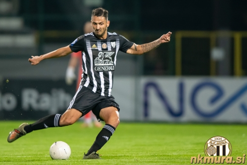 Dragan Lovrić je odigralvseh devetdeset minut. Dragan Lovrić je odigralvseh devetdeset minut.