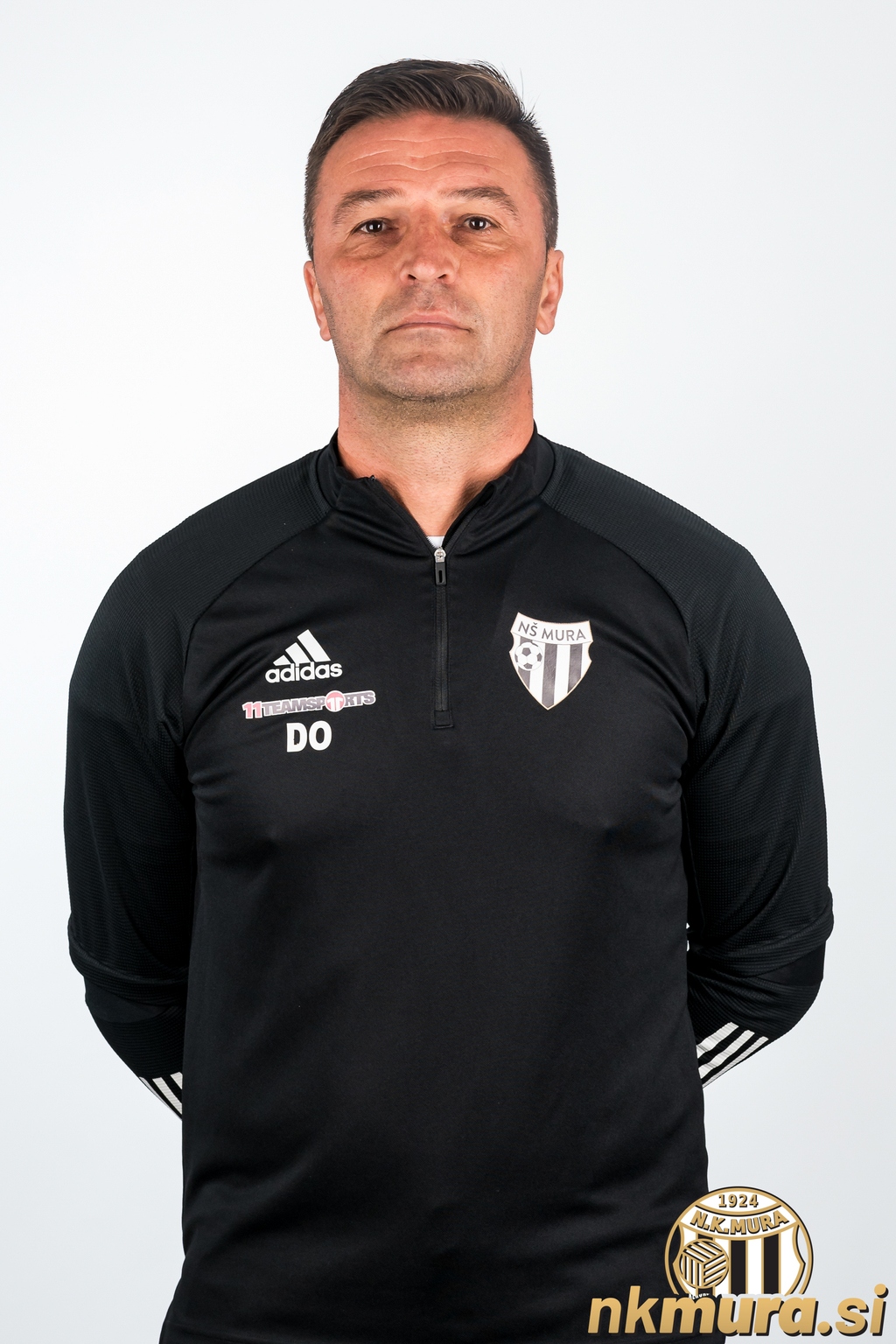 Damjan Ošlaj (pomočnik trenerja) Damjan Ošlaj (pomočnik trenerja)