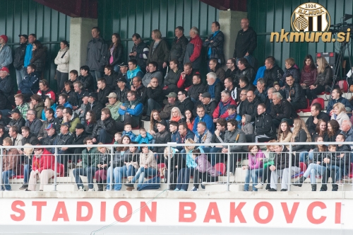 Tribune v Bakovcih so bile dobro zasedene. Tribune v Bakovcih so bile dobro zasedene.