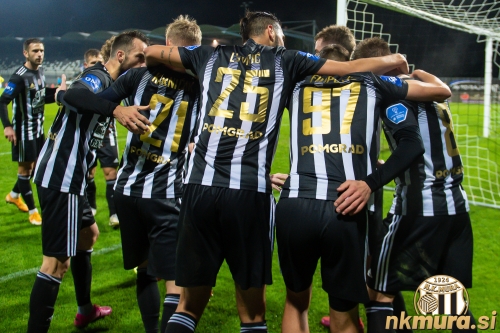 Veselje črno-belih po doseženem zadetku Luke Bobičanca. Veselje črno-belih po doseženem zadetku Luke Bobičanca.