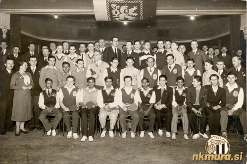 Svetovno prvenstvo v namiznem tenisu v Pragi (1932). Drugi z leve sedi član SK Mure Janez Nemec. Svetovno prvenstvo v namiznem tenisu v Pragi (1932). Drugi z leve sedi član SK Mure Janez Nemec.