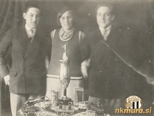 Po table tenis turnirju v Gradcu (1931). Od leve Ludvik Nemec, Marica Cimperman, Janez Nemec.  Janez in Ludvik Nemec sta bila dejavna tudi v nogometu, Marica Cimperman pa je bila odlična vratarka hazene Mure. Po table tenis turnirju v Gradcu (1931). Od leve Ludvik Nemec, Marica Cimperman, Janez Nemec.  Janez in Ludvik Nemec sta bila dejavna tudi v nogometu, Marica Cimperman pa je bila odlična vratarka hazene Mure.