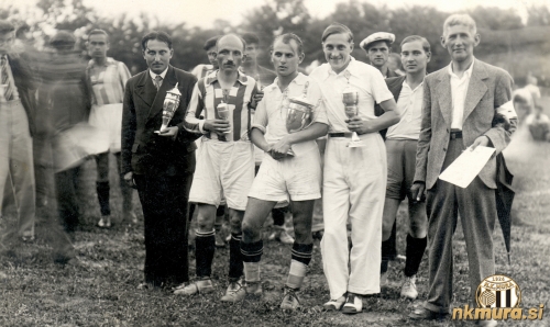 Stojijo od leve: Josip Lipič (podpredsednik), Ludvik Norčič, Lali Turk, Janez Nemec, Josip Turk (vodja nog. odseka pri Muri) in Koloman Hirschl (član upravnega odbora).