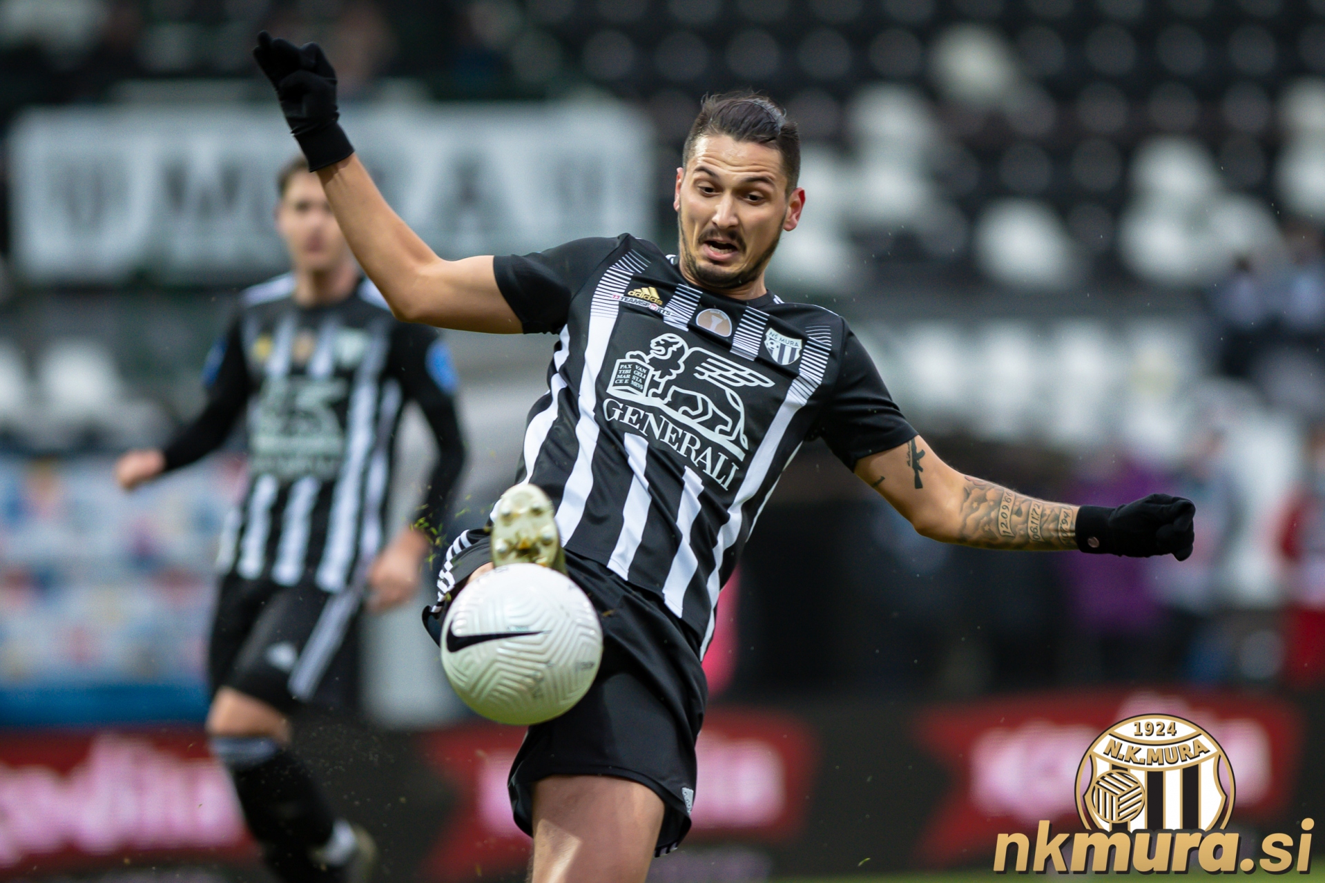 Dragan Lovrić je bil poveljnik obrambe Mure. Dragan Lovrić je bil poveljnik obrambe Mure.