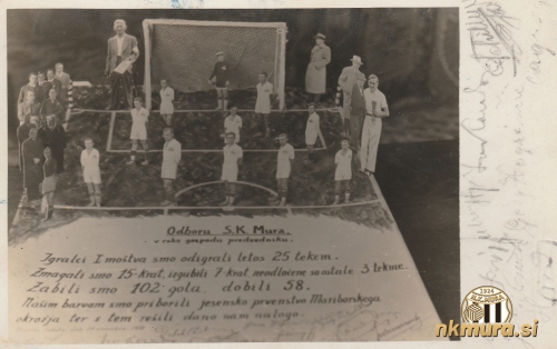 Cenjena fotomontaža soboškega fotografa Jerolima Purača iz leta 1934. V belih dresih stojijo: Josip Kos, Josip Videnšek, Nikolaj Horvat, Geza Vogrinčič, Štefan Čagran, Ivan Debelak, Karel Schiller, Anton Novak, Ivo Kardoš, Štefan Debelak in Turk. Na desni strani fotografije so podpisi nogometašev Mure. Fotomontaža: Jerolim Purač. Cenjena fotomontaža soboškega fotografa Jerolima Purača iz leta 1934. V belih dresih stojijo: Josip Kos, Josip Videnšek, Nikolaj Horvat, Geza Vogrinčič, Štefan Čagran, Ivan Debelak, Karel Schiller, Anton Novak, Ivo Kardoš, Štefan Debelak in Turk. Na desni strani fotografije so podpisi nogometašev Mure. Fotomontaža: Jerolim Purač.