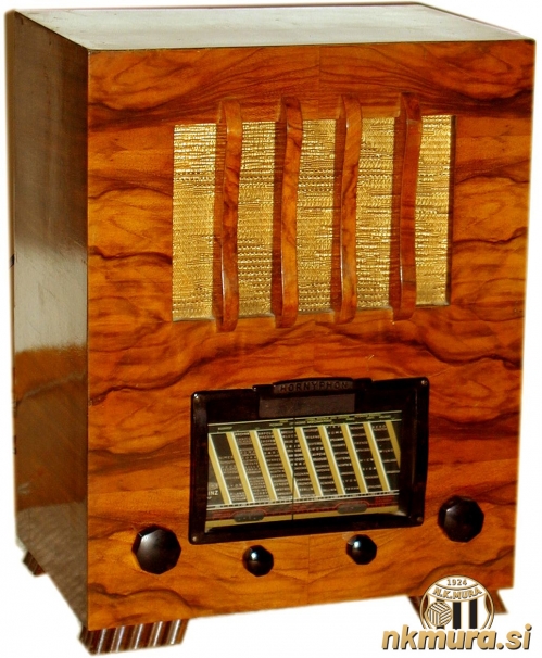Glavni dobitek na tomboli je bil radio Hornyphon, vreden kar 3200 dinarjev. Glavni dobitek na tomboli je bil radio Hornyphon, vreden kar 3200 dinarjev.