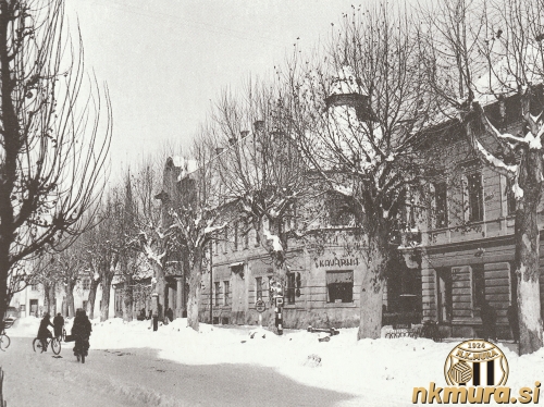 Faflikova kavarna je stala prek današnje (2020) Blagovnice oz. na vogalu prehoda s Slovenske ulice proti Šavel centru. Faflikova kavarna je stala prek današnje (2020) Blagovnice oz. na vogalu prehoda s Slovenske ulice proti Šavel centru.