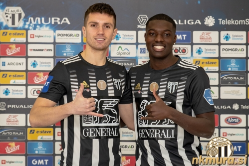 22. decembra 2020 sta Muro okrepila Mihael Klepač (levo) in Samsindin Ouro (desno). 22. decembra 2020 sta Muro okrepila Mihael Klepač (levo) in Samsindin Ouro (desno).