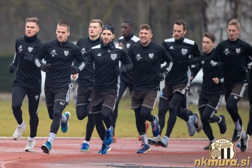 Dopoldanski trening je potekal na atletski stezi pri Osnovni šoli I. Dopoldanski trening je potekal na atletski stezi pri Osnovni šoli I.