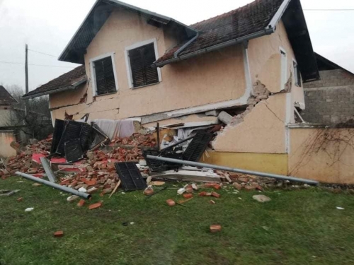 Posledice potresa v Petrinji. Posledice potresa v Petrinji.