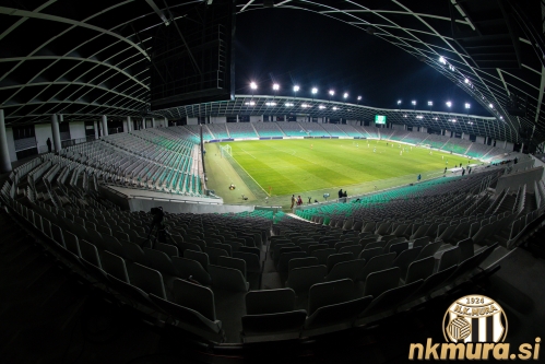 Zaradi nevarnosti okužb s koronavirusom je stadion sameval. Zaradi nevarnosti okužb s koronavirusom je stadion sameval.