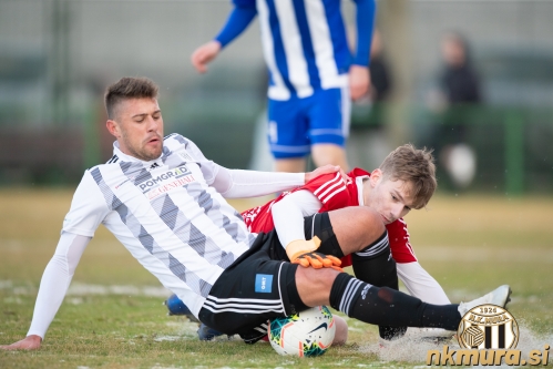 Amadej Maroša pred vratarjem Odranec. Amadej Maroša pred vratarjem Odranec.