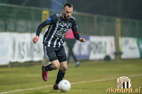 Kapetan Žiga Kous je odigral 180. uradno tekmo v dresu Mure. Kapetan Žiga Kous je odigral 180. uradno tekmo v dresu Mure.