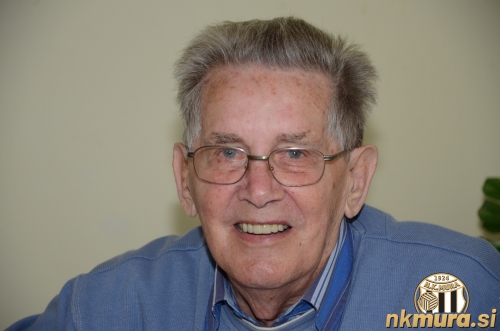 Ljubomir Deškovič je prvo tekmo za Muro igral 26. marca 1939. Je dolgoletni igralec Mure, kasneje trener in predsednik kluba. Umrl je aprila 2016 v 93. letu starosti. Ljubomir Deškovič je prvo tekmo za Muro igral 26. marca 1939. Je dolgoletni igralec Mure, kasneje trener in predsednik kluba. Umrl je aprila 2016 v 93. letu starosti.