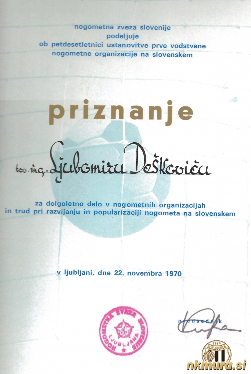 Nekdanji igralec, trener in predsednik Mure, je prejemnik priznanja Nogometne zveze Slovenije. Nekdanji igralec, trener in predsednik Mure, je prejemnik priznanja Nogometne zveze Slovenije.