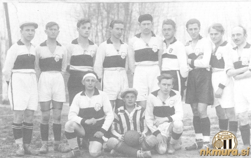 Moštvo Mure leta 1931. Stojijo od leve: Mirko Varga, Štefan Čagran, Karel Schiller, Nikolaj Horvat, Franc Paurič, Rihard Dora,  Ferdo Eisenstädter, Turk in Norčič. Čepijo: Ivo Kardoš, Drago Rajnar in Štefan Debelak.