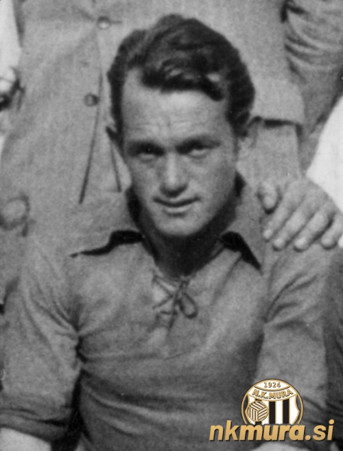 Franc Kološa je igral tekmo proti Körmendiju. Rodil se je leta 1920, umrl pa leta 1993. Bil je igralec sredine igrišča. Njegov vnuk je Dejan Kološa, ki je bil med letoma 2005 in 2008 predsednik Mure. Fotografija je nastala leta 1942.