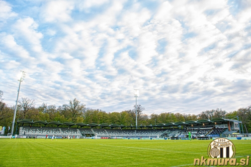 Tribune na Fazananeriji so bile prazne.
