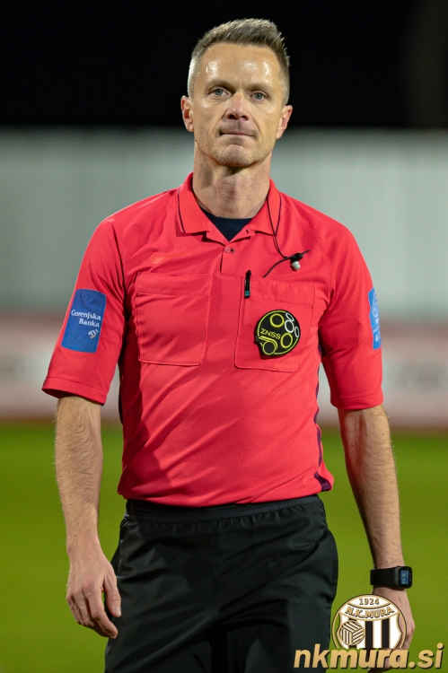 Glavni sodnik Asmir Sagrković je podelil devet rumenih kartonov in enega rdečega.