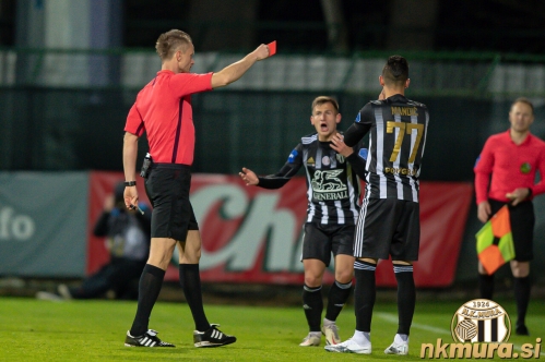 Asmir Sagrković je s podeljevanjem kartonov povsem izgubil kompas.