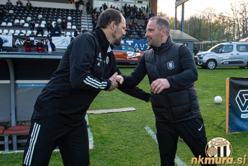 Pozdrav obeh trenerjev pred tekmo -  Ante Šimundža in Goran Stankovič. Pozdrav obeh trenerjev pred tekmo -  Ante Šimundža in Goran Stankovič.