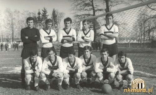 Nogometaši Mure, slovenski prvaki v sezoni 1969/70. Stojijo od leve: Lazić, Kovač, Koblencer, Nikolić, Satler. Čepijo: Košak, Kranjc, Jože Horvat - Didi II, Posavec, Tkalčec in Ivančič. Nogometaši Mure, slovenski prvaki v sezoni 1969/70. Stojijo od leve: Lazić, Kovač, Koblencer, Nikolić, Satler. Čepijo: Košak, Kranjc, Jože Horvat - Didi II, Posavec, Tkalčec in Ivančič.